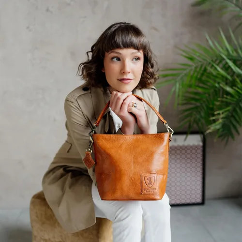 Vista 2 de Berliner Bags Bolso De Hombro De Cuero Genuino Vintage Madison, Pequeño Bolso De Tote, Bolso De Cucharón, Bolsa De Asa Superior Para Las Mujeres