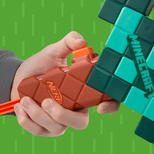 Vista 5 de Nerf Minecraft Sword Dart Blaster, Cebado de Retroceso, Borde de Espuma, 8 Dardos N1, Edades 8+