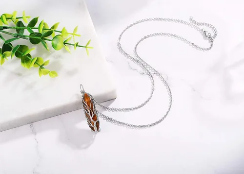 Vista 5 de XIANNVXI Collar con colgante de luna creciente envuelta en alambre con forma de árbol de la vida Collar con piedras de cristal curativo de reiki