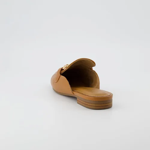 Vista 5 de CUSHIONAIRE Sandalias Yates con hebilla para mujer + espuma viscoelástica, anchos disponibles