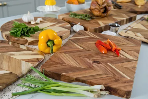 Vista 9 de Lipper International Tabla de cortar y servir rectangular en espiga de acacia con asas insertadas para cortar carnes, frutas y verduras, mediano, 12