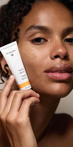 Vista 4 de Dr. Hauschka Cuidado de la piel Cream