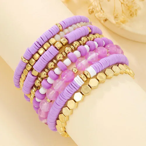 Vista 3 de Caiyao Juego de pulseras apilables de arcilla con corazón multicapa de Bohemia, pulseras elásticas con cuentas doradas de arcilla Heishi para 8
