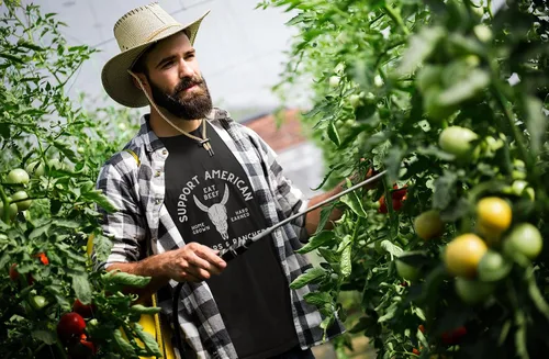 Vista 2 de Camiseta de manga corta con texto en inglés "Support American Farmers and Ranchers Eat Bebe