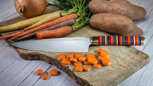 Vista 7 de TOUCAN Cuchillo de chef – Cuchillo de cocina de hoja de 8 pulgadas – Cuchillos de acero japonés de alta dureza y mango multicolor – Cuchillos