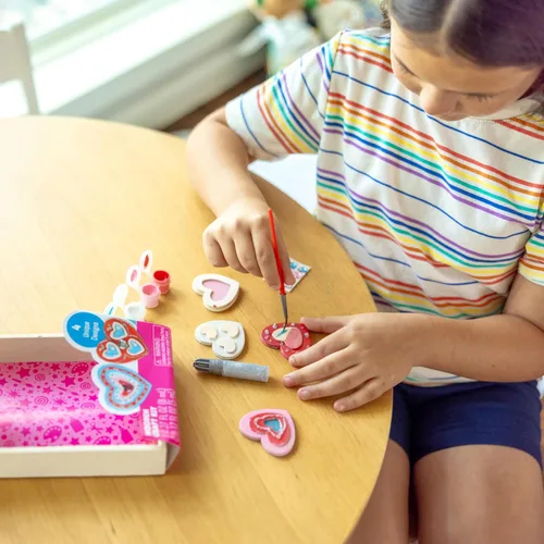 Vista 2 de Melissa & Doug - Juego de imanes de madera para manualidades