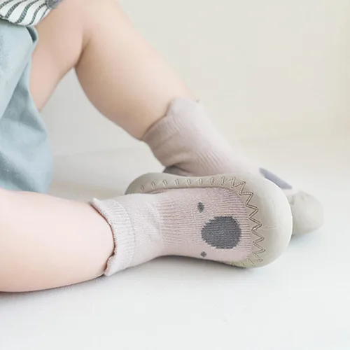 Vista 2 de Calcetines para bebés recién nacidos, zapatos de dibujos animados para el suelo, suela de goma suave, transpirable, para interiores y niñas