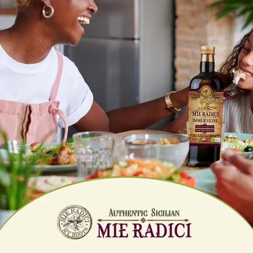 Vista 2 de Mie Radici Immessione D.O.P.- Aceite de oliva virgen extra prensado en frío orgánico Hecho de aceitunas sicilianas superiores Sabores afrutados