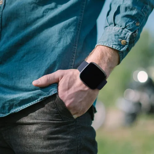 Vista 5 de AK Correas de silicona compatibles con Fitbit Versa 2, correas clásicas suaves de repuesto para reloj inteligente Fitbit Versa (azul abismo)