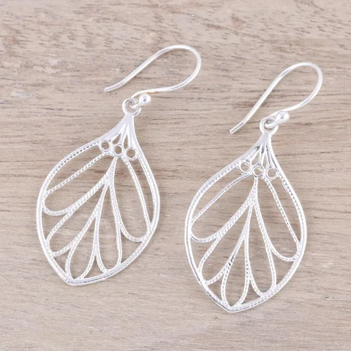 Vista 4 de NOVICA . Pendientes colgantes de plata de ley 925, con diseño de hojas brillantes