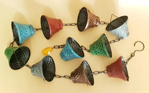 Vista 7 de Cadenas de lluvia de hierro multicolor de 5.8 pies para canaleta y barril de lluvia, resistente al óxido, cadena de lluvia chapada para decoración