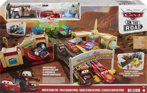 Vista 6 de Mattel Disney y Pixar Cars On The Road Playset con 2 vehículos de juguete y cuenta regresiva iluminada, incluye Lightning McQueen y Mater Truck