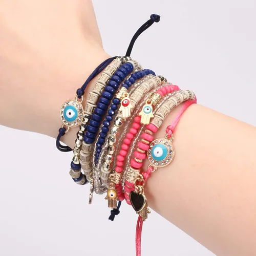 Vista 5 de Budsmile Pulseras bohemias de cuentas elásticas para mujeres y niñas, juego de pulseras apilables en múltiples capas, dijes multicolor hechos a
