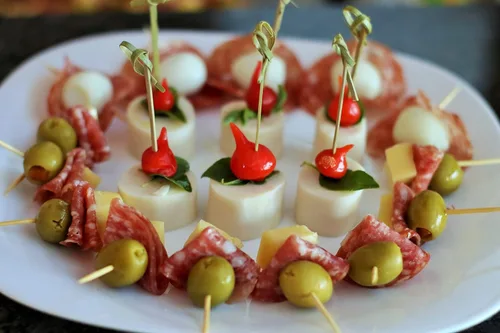 Vista 6 de Gmark Púas de cóctel de bambú de 4.5 pulgadas, 300 unidades, brochetas de nudo de bambú, puntas trenzadas con nudo en bucle perfectas para cócteles