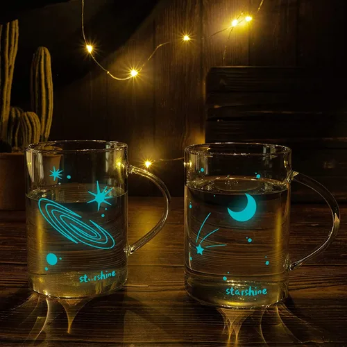 Vista 2 de Astronomy Lovers - Juego de 2 tazas de cristal para amantes de la astronomía, diseño de cielo nocturno, juego de 2 tazas cambiantes de luz, taza