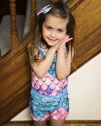 Vista 2 de Belovecol - Traje de baño de dos piezas estilo tankini para el verano y la playa, con camiseta de protección y shorts, tallas de 4 a 11 años