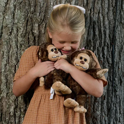 Vista 2 de The Petting Zoo Bigfoot Girl - Peluche de animal de peluche, regalos para niños, animales salvajes de la vida silvestre, juguete de peluche de mono