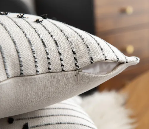 Vista 5 de Fundas de almohada boho de 12 x 20 pulgadas, juego de 2 almohadas decorativas para cama, fundas de almohada neutras color beige con línea negra