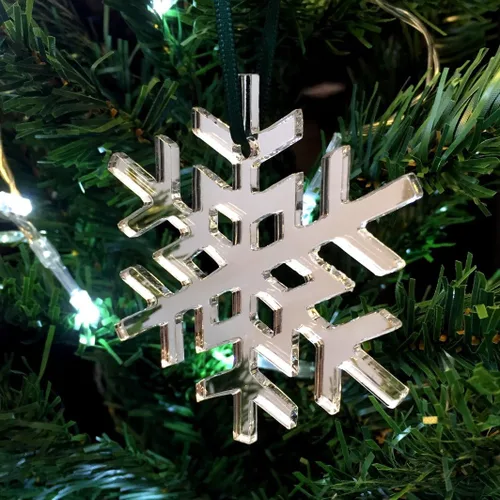 Vista 4 de Super Cool Creations Decoración de árbol de Navidad transparente con copos de nieve, paquete de 10