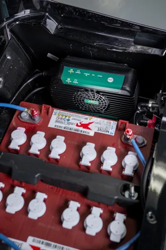 Vista 6 de Battery Tender PowerPlus 12V, cargador y mantenedor de batería de 26 AMP - Resistente al clima IP68