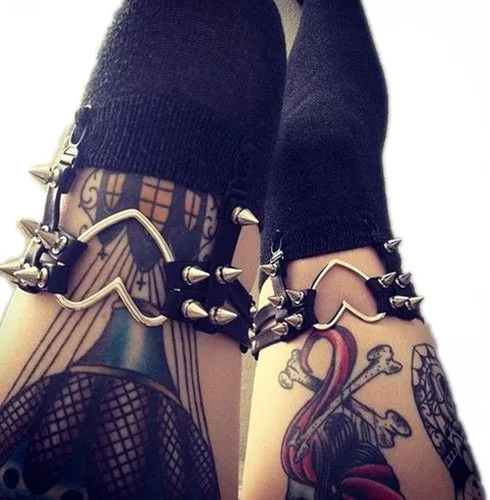 Vista 3 de Ligueros con corazón, de cuero, sexy para mujeres, punk rock, remaches, para pierna, 2