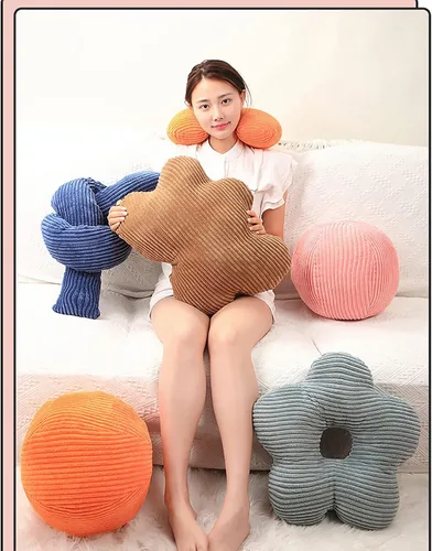 Vista 2 de Almohada de estilo nórdico suave con forma geométrica. Almohada de flores, almohadas de nube. La almohada. Cojín, cojín. Pelota, Marrón