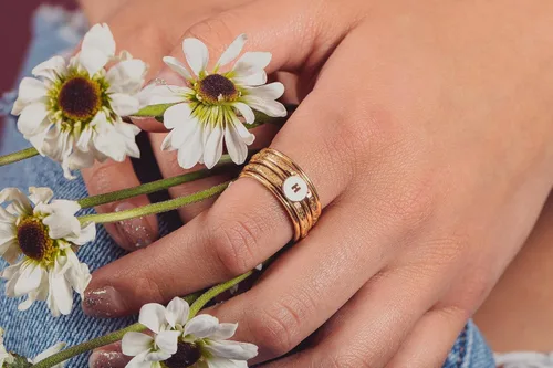 Vista 2 de Melanie Golden Jewelry Initial Stacking Rings Set Of 5 In Gold, Silver, Or Rose Gold Personalized Custom Letter Monogram Stackable Family Ring