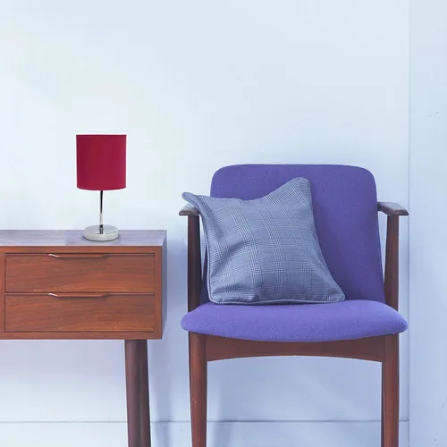 Vista 2 de Simple Designs LT2007-WNE-LB - Mini lámpara de mesa básica cromada para sala de estar, mesita de noche, escritorio, encimera, rojo vino