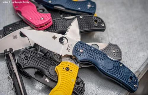 Vista 7 de Spyderco C41 Native 5 Signature - Cuchillo plegable con hoja de acero CPM S30V de 2.95" y mango FRN ligero, Gris Gris, 6.95" Longitud total, 2.95