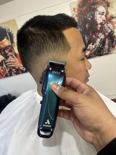 Vista 7 de Andis 560980 Kit de corte de cabello y barba edición limitada Galaxy Envy Li, afeitadora inalámbrica y cortadora de barba inalámbrica Slimline Pro