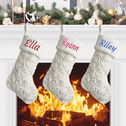 Vista 10 de 1 paquete de medias de Navidad personalizadas con nombres, 22 pulgadas, bordado personalizado, de piel sintética, negro y azul, con copos de nieve
