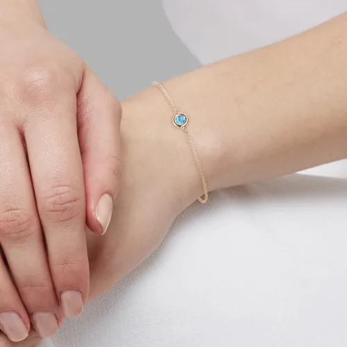 Vista 4 de Pulsera minimalista de topacio azul redondo de 0.14 quilates, oro de 14 quilates