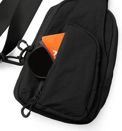 Vista 4 de ODODOS Bolso bandolera diario con correas ajustables, bolso cruzado en el pecho, mochila pequeña ligera para viajes casuales y senderismo