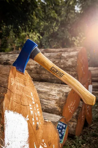 Vista 6 de Estwing Hacha, cabeza forjada de 1.25 libras con mango de madera de nogal de 14 pulgadas, endurecido hasta 50-55 HRC, adecuado para cortar, cortar