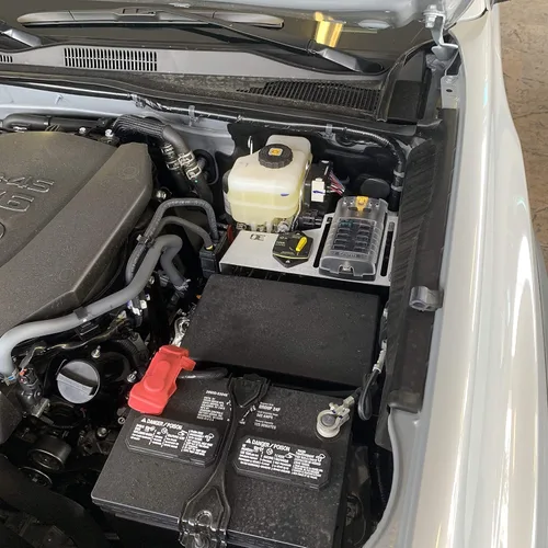 Vista 5 de Soporte de bloque de fusibles de alimentación auxiliar, diseño actualizado compatible con Toyota Tacoma de 3ª generación 2016-actual.
