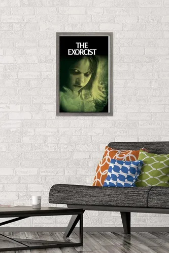 Vista 2 de Trends International The Exorcist - Póster de pared de ojos, 22.4 pulgadas de largo x 14.7 pulgadas, versión enmarcada en madera de granero