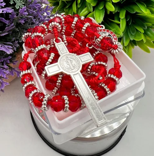 Vista 2 de Collar de rosario con medalla de San Benito con cristales rojos, rosario católico y crucifijo de Jesús, regalos de oración para mujer