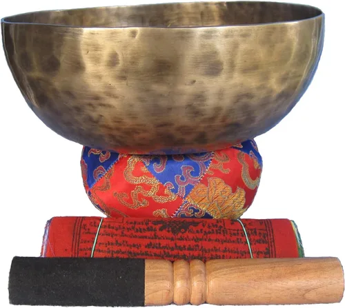 Vista 2 de Cuenco tibetano martillado a mano de 9 pulgadas con mazo cubierto de gamuza