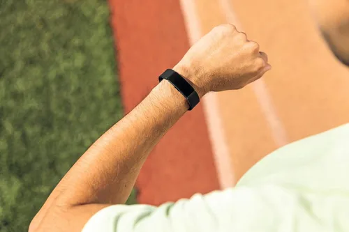 Vista 4 de Fitbit Inspire HR Monitor de ritmo cardíaco y fitness, talla única (bandas S y L incluidas), 1 unidad (renovado)