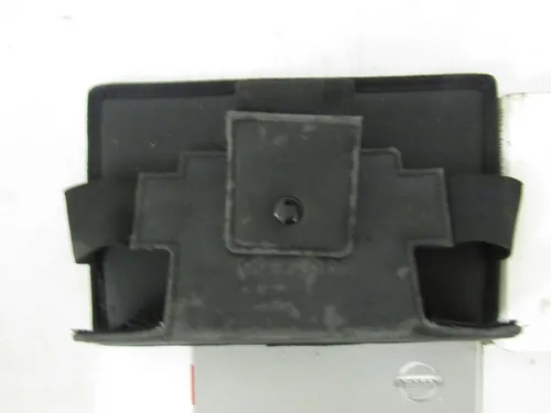 Vista 2 de 2011 Nissan Versa Owners Manual