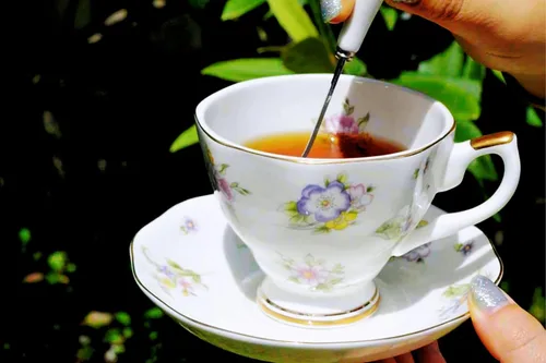 Vista 4 de Taza de Café de Porcelana Ósea Británica con Platillo y Cuchara para Latte Americano Tazas con Platillo Juego de Tazas de Té de Porcelana, Tazas