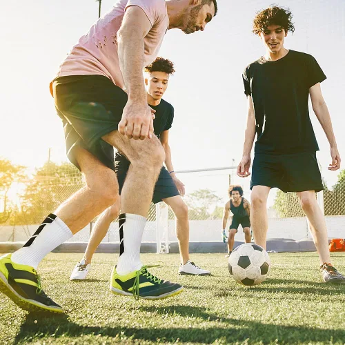 Vista 6 de Airsnigi Paquete de 9 calcetines de agarre para hombre, calcetines atléticos antideslizantes para fútbol y baloncesto con almohadillas de agarre