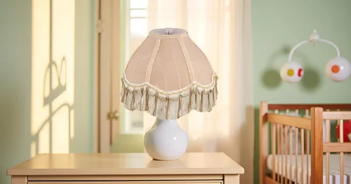 Vista 8 de Aspen Creative 55001 - Pantalla de lámpara de cúpula festoneada cosida a mano con flecos UNO en Biscotti Beige, 4 pulgadas superior x 10 pulgadas