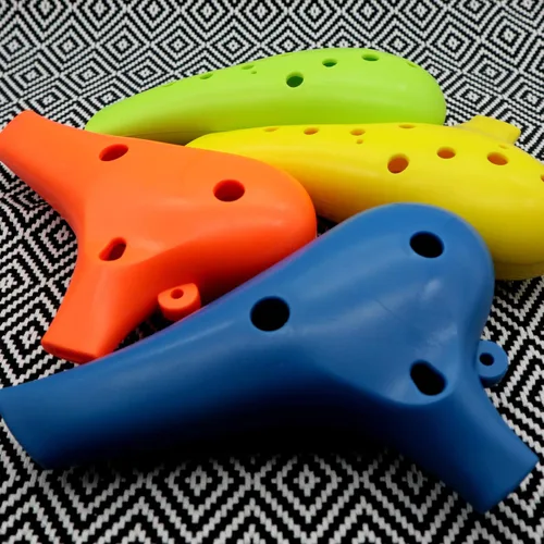 Vista 2 de Aestivate Instrumento Ocarina de plástico Ocarina 12 Agujeros Ocarina Alto C Instrumento Ocarina de 12 Agujeros Instrumento Fácil (naranja)