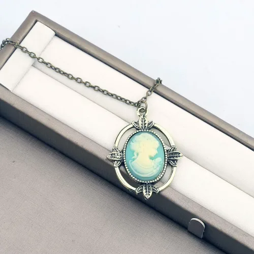 Vista 4 de CHOORO Collar de camafeo de Katherine Pierce de regalo para los fans, Metal