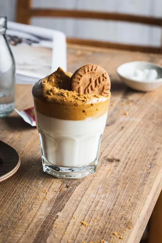 Vista 6 de Lotus Biscoff Sandwich Cookies, Biscoff Cream, 22 galletas por paquete, 7.76 onzas
