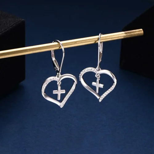 Vista 4 de Aretes de plata fina 925 en forma de corazón colgante para mujeres y niñas.