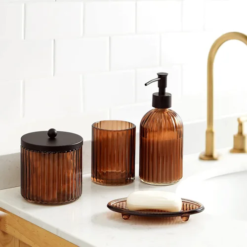 Vista 6 de Juego de 4 accesorios de baño de vidrio pesado con patrón decorativo prensado, incluye dispensador de jabón de mano, vaso, jabonera y soporte