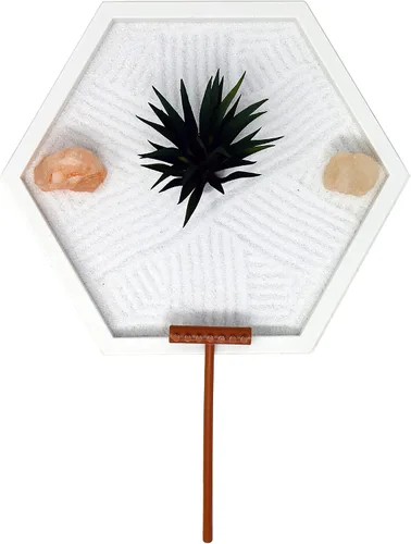 Vista 2 de Kit de jardín zen mini de Nature's Mark para escritorio con arena blanca, rastrillo, base blanca, roca de sal y planta aérea (hexágono)