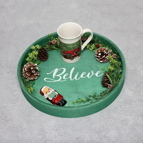 Vista 4 de Elegant Designs HG2013-GBL Bandeja de Servir Redonda de Madera Decorativa de Navidad de 13.75'' con Asas, Verde Believe